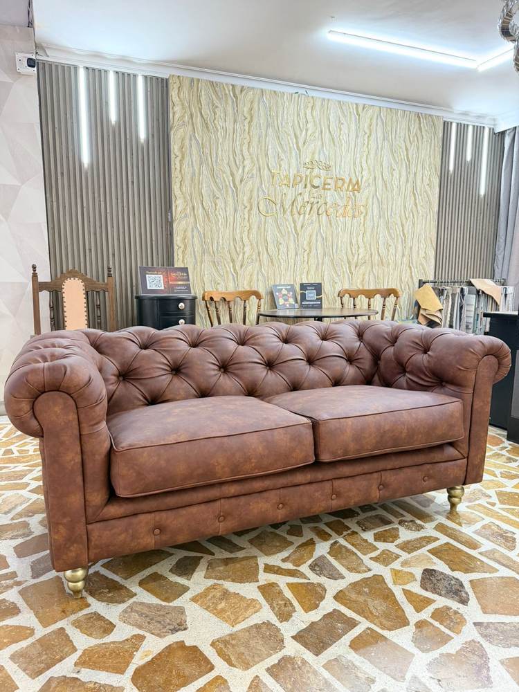 Chesterfield en cuero claro